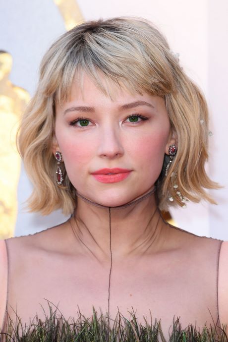 short-hairstyles-with-full-fringe-94_3 Short hairstyles with full fringe