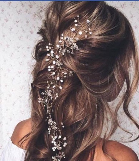 brides-hairstyles-2018-91_10 Brides hairstyles 2018