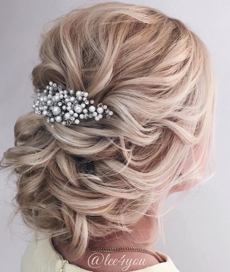 bridesmaids-hairstyles-2018-63_9 Bridesmaids hairstyles 2018