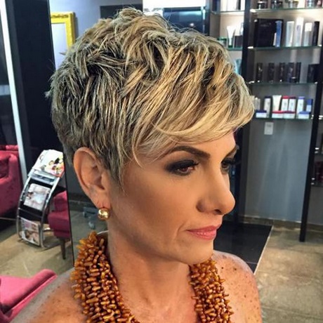 short-hairstyles-for-women-over-50-2018-01_19 Short hairstyles for women over 50 2018