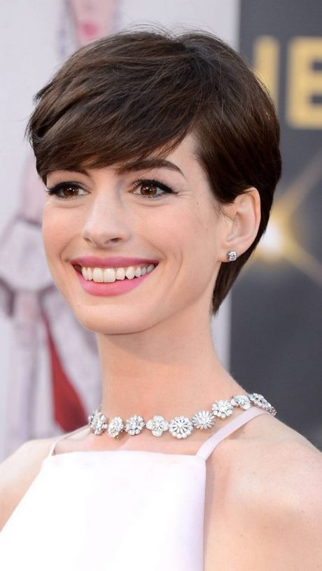 2022-short-hairstyles-for-round-faces-78_17 2022 short hairstyles for round faces