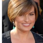 Short hairstyles for wide faces