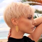 Classic short hairstyles for fine hair