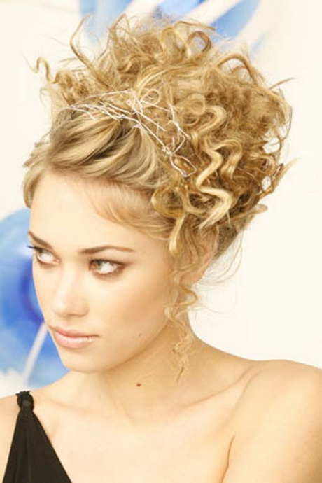 curly-bridesmaid-hair-09-9 Curly bridesmaid hair