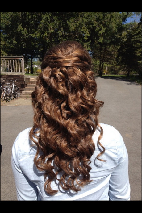 half-up-curly-prom-hairstyles-39-6 Half up curly prom hairstyles