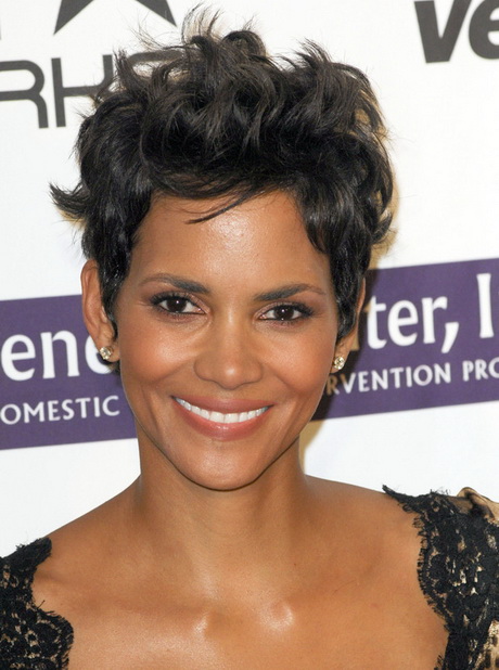 halle-berry-pixie-haircut-71-15 Halle berry pixie haircut