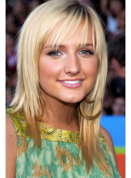 medium-layered-haircut-with-bangs-68-15 Medium layered haircut with bangs