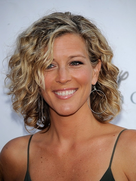 short-curly-hairstyles-for-women-02-11 Short curly hairstyles for women