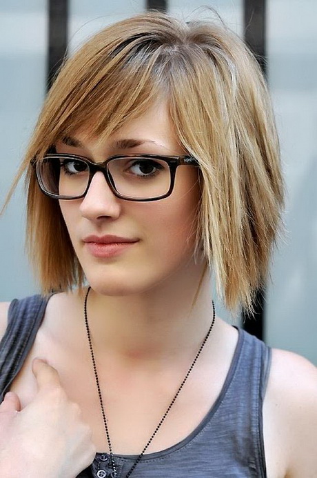 short-hair-styles-for-women-with-glasses-51-12 Short hair styles for women with glasses
