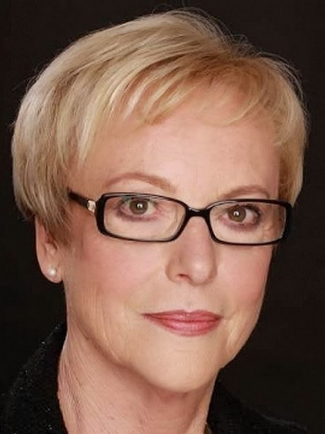 short-hairstyles-for-women-with-glasses-92-13 Short hairstyles for women with glasses