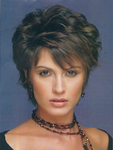 Short hairstyles for women with thin hair