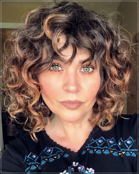 curly-hairstyle-2021-32_4 Curly hairstyle 2021