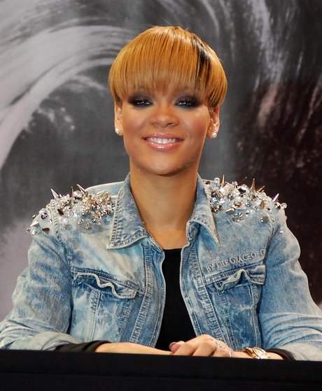 rihanna-short-hairstyles-2023-19_12 Rihanna short hairstyles 2023