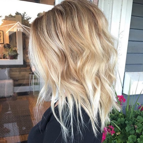 medium-length-hair-trends-2018-67_4 Medium length hair trends 2018