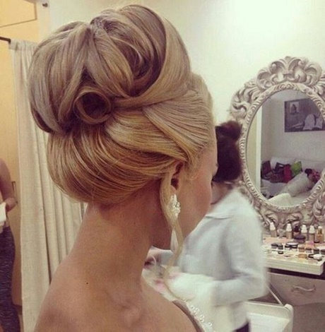 beautiful-updos-for-medium-hair-14_20 Beautiful updos for medium hair