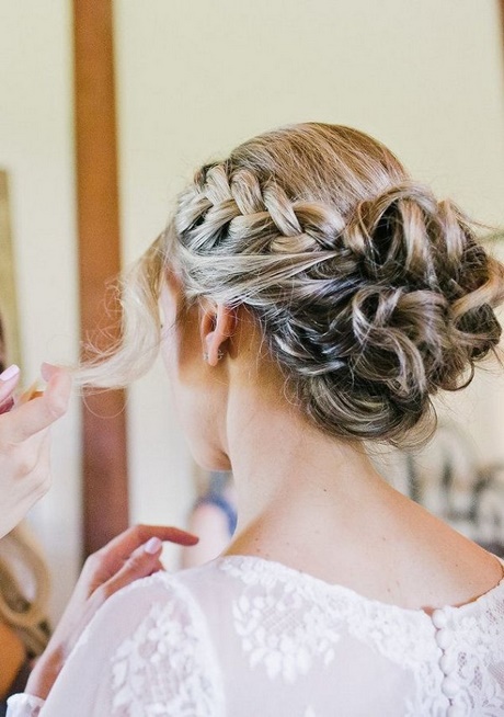 bridesmaid-updo-hairstyles-for-long-hair-39_8 Bridesmaid updo hairstyles for long hair