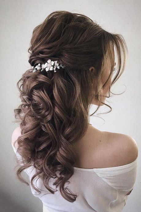 bridesmaid-hairstyles-2022-55_8 Bridesmaid hairstyles 2022
