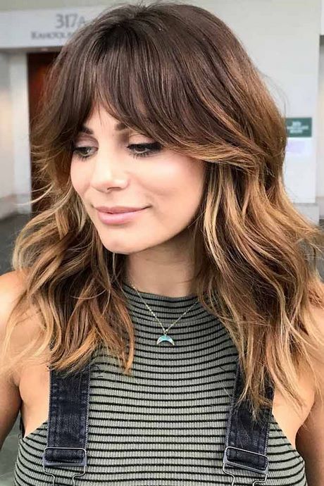 hairstyles-with-long-bangs-2022-32_2 Hairstyles with long bangs 2022