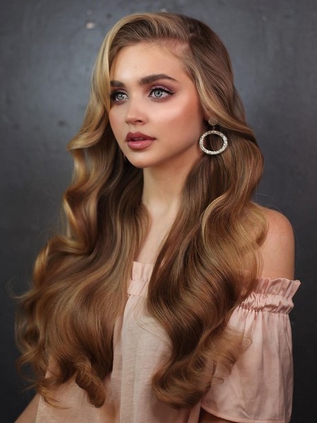 long-hairstyles-for-round-faces-2022-93_15 Long hairstyles for round faces 2022
