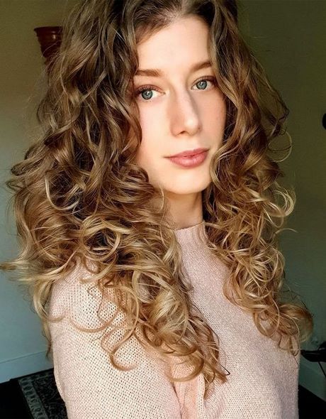 new-hairstyles-for-curly-hair-2022-08_9 New hairstyles for curly hair 2022