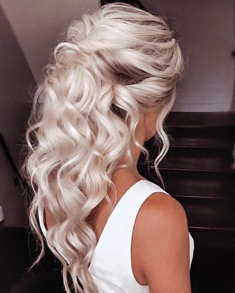 prom-2022-hair-trends-78_16 Prom 2022 hair trends