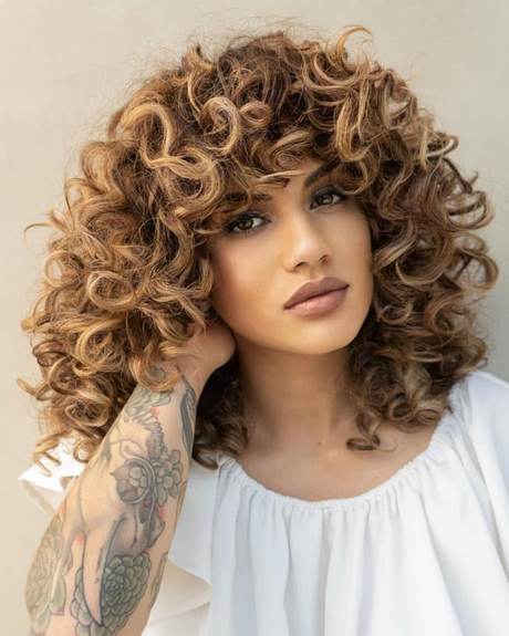 short-naturally-curly-hairstyles-2022-90_10 Short naturally curly hairstyles 2022