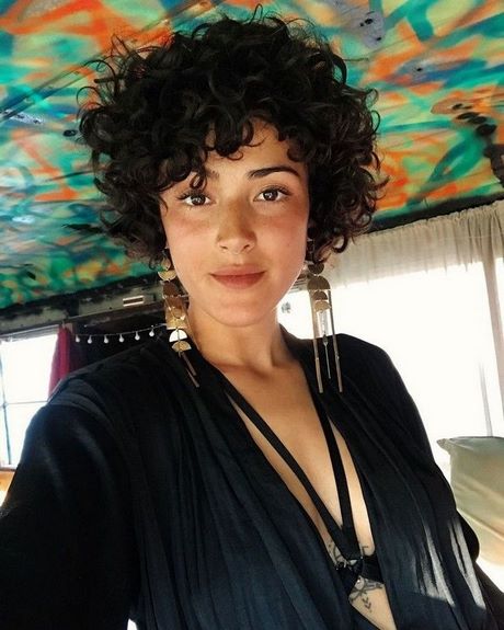 short-cuts-for-curly-hair-2020-05_9 Short cuts for curly hair 2020