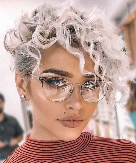naturally-curly-short-hairstyles-2023-74_8 Naturally curly short hairstyles 2023