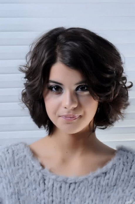 short-hairstyles-for-curly-hair-and-round-faces-99_10 Short hairstyles for curly hair and round faces