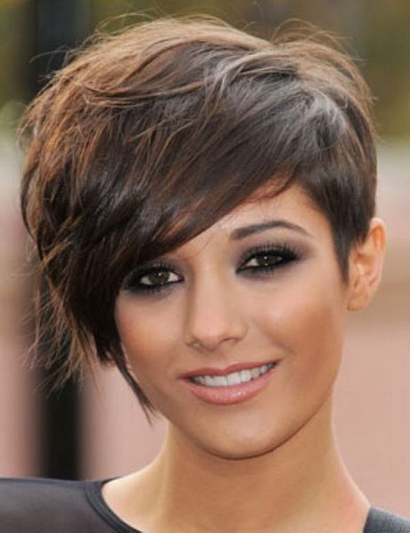 short-hairstyles-for-wavy-hair-and-round-face-36 Short hairstyles for wavy hair and round face