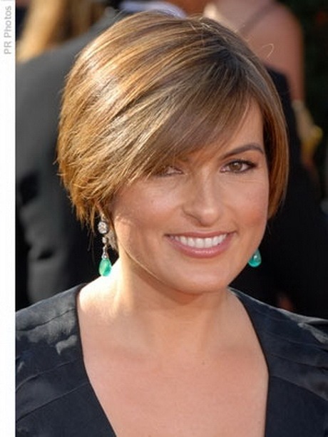 Short Straight Hairstyles For Round Faces