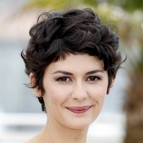 short-wavy-hairstyles-for-round-faces-68_16 Short wavy hairstyles for round faces