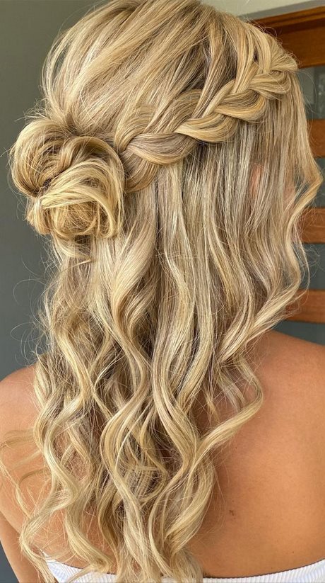 half-up-and-down-hairstyles-for-a-wedding-25_17 Half up and down hairstyles for a wedding