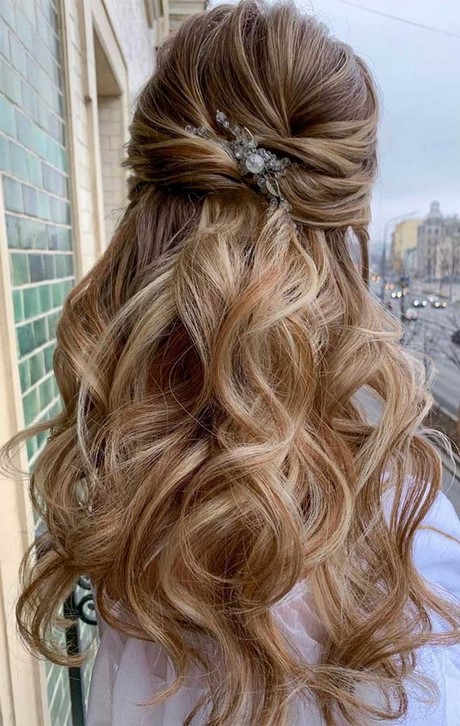 half-up-half-down-wedding-hairstyles-for-medium-length-hair-09_10 Half up half down wedding hairstyles for medium length hair