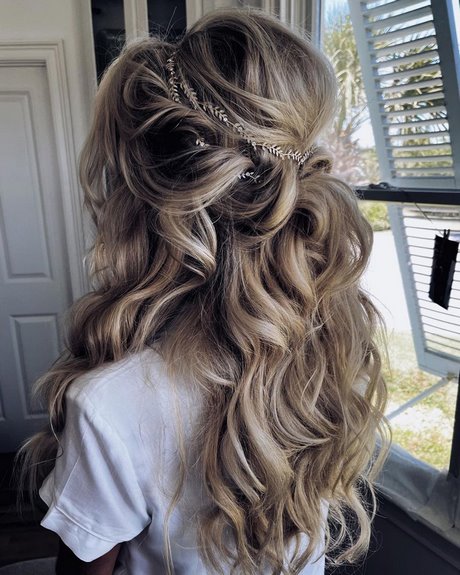 bridesmaid-hairstyles-for-long-hair-down-37_7 Bridesmaid hairstyles for long hair down
