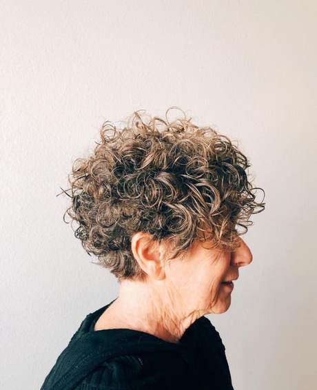 curly-bob-hairstyles-for-over-50-62_12 Curly bob hairstyles for over 50