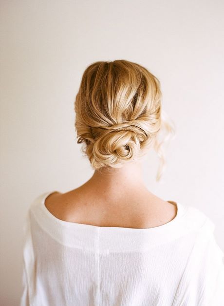 quick-and-easy-updos-for-medium-length-hair-17_17 Quick and easy updos for medium length hair