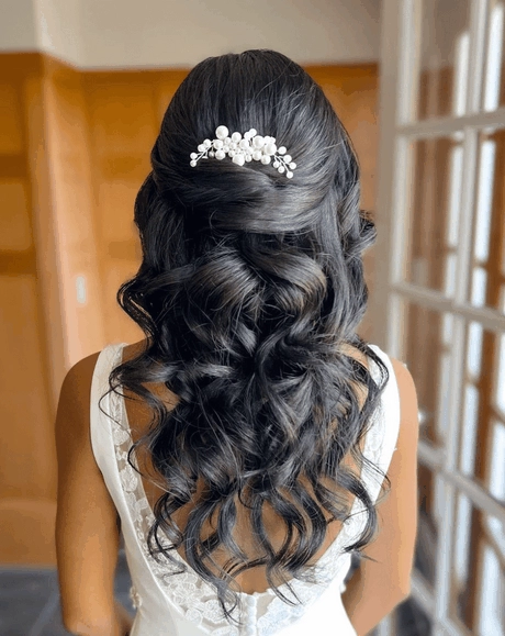 2023-prom-hairstyles-69_2-7 2023 prom hairstyles
