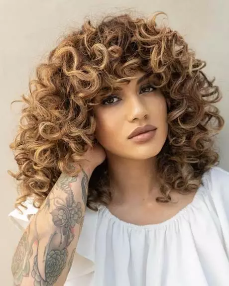 mid-length-curly-hair-styles-2023-82_16-9 Mid length curly hair styles 2023