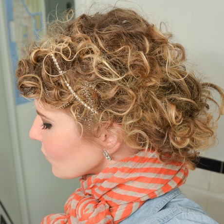 ways-to-style-curly-hair-04_4 Ways to style curly hair