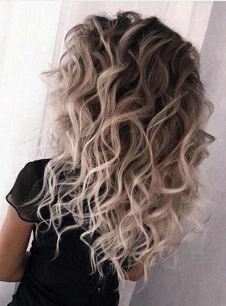 2022-curly-hairstyles-76_5 2022 curly hairstyles