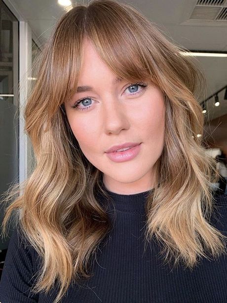 long-hairstyles-with-bangs-2022-51_17 Long hairstyles with bangs 2022