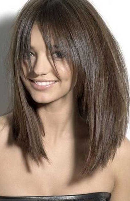 medium-layered-haircuts-with-bangs-2022-68_8 Medium layered haircuts with bangs 2022