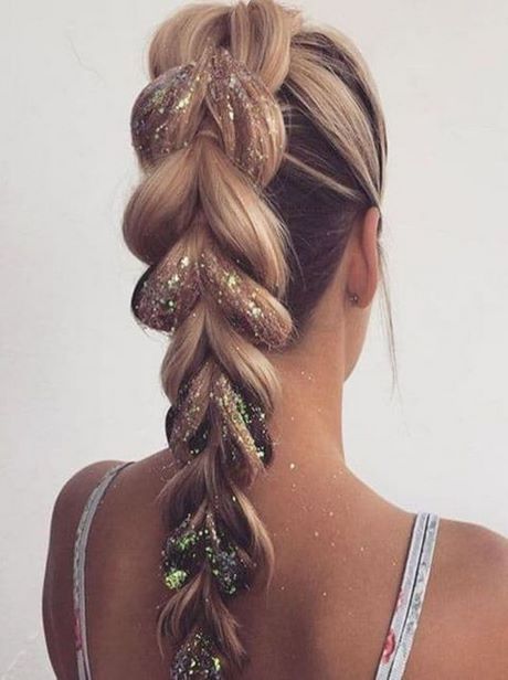 prom-hairstyles-for-2022-45_17 Prom hairstyles for 2022