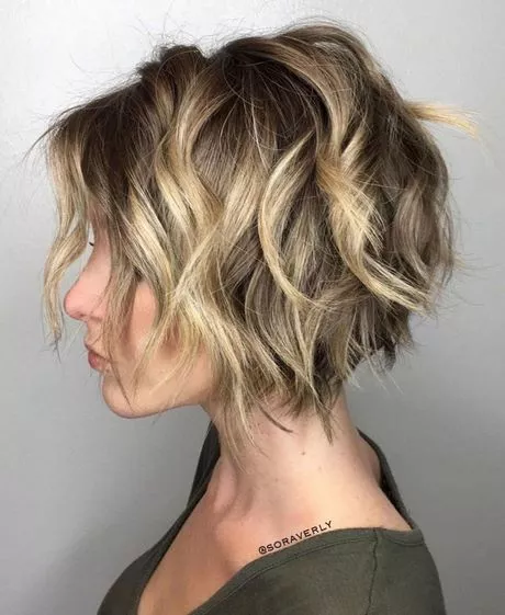 short-hairstyles-for-wavy-hair-2024-81_12-3 Short hairstyles for wavy hair 2024
