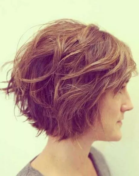 short-hairstyles-for-wavy-hair-2024-81_2-8 Short hairstyles for wavy hair 2024