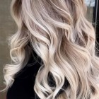 Platinum blonde hairstyles 2022