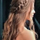 Hairstyle bridesmaid 2021
